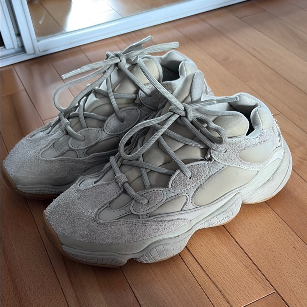 Cream/green Yeezy’s (fits 6.5 woman)